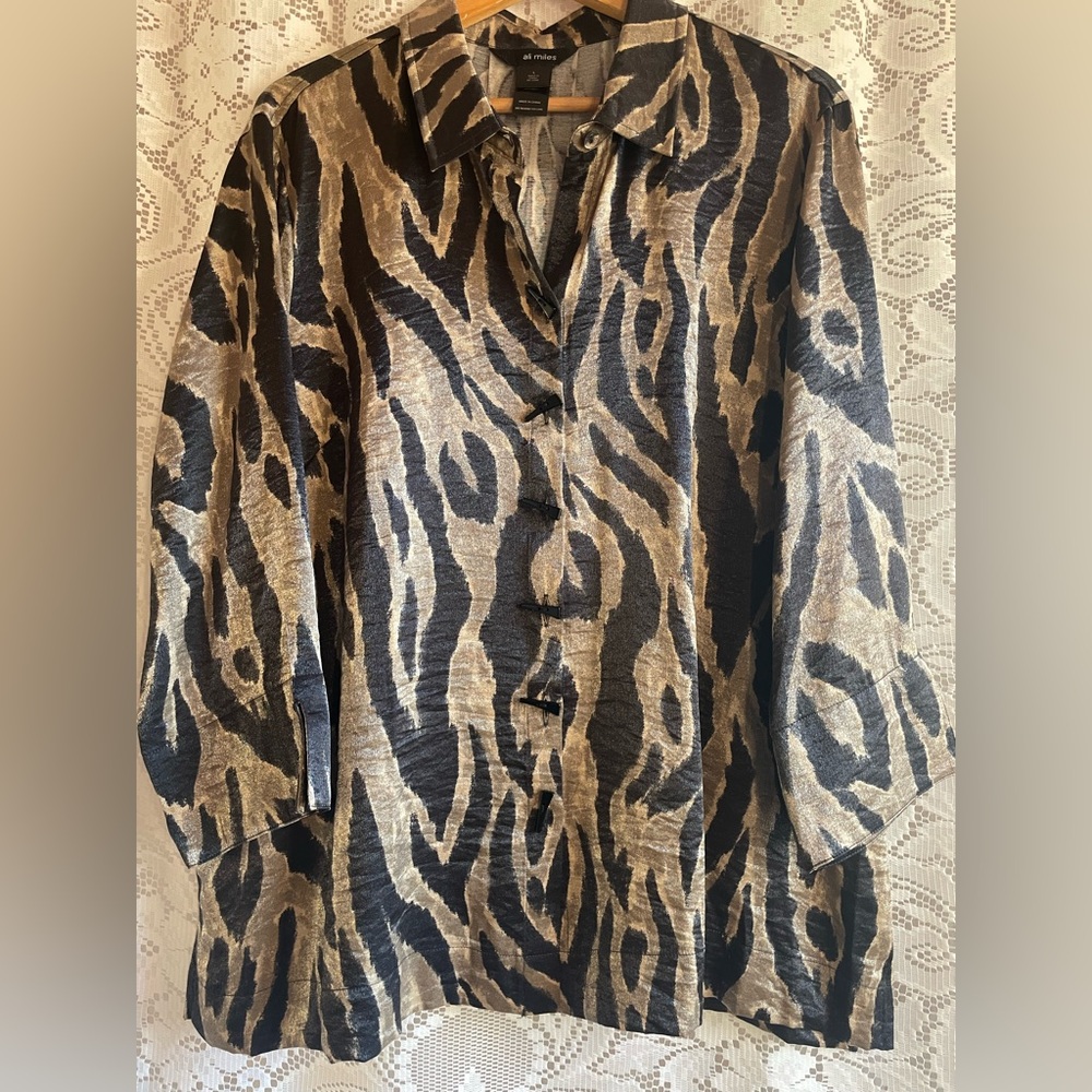 ALI MILES Gorgeous 3/4 Sleeve Zip Back Zebra Top Women’s L